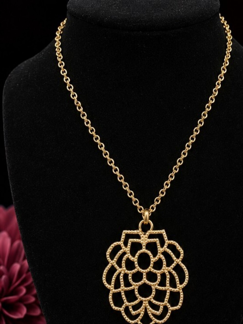 Vintage Avon Monarch Petal Gold Tone Statement Necklace Floral Pendant 24"